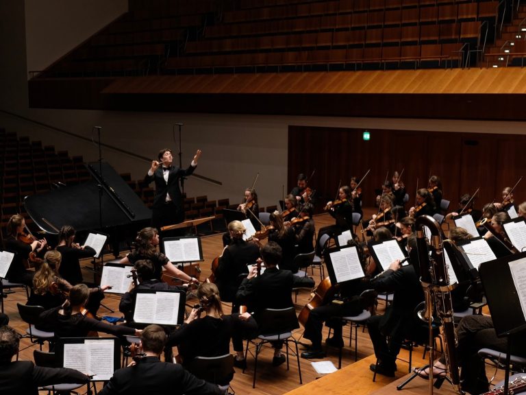 KHG-Orchester Freiburg mit Chefdirigent Leonhard Kreutzmann im Konzerthaus Freiburg