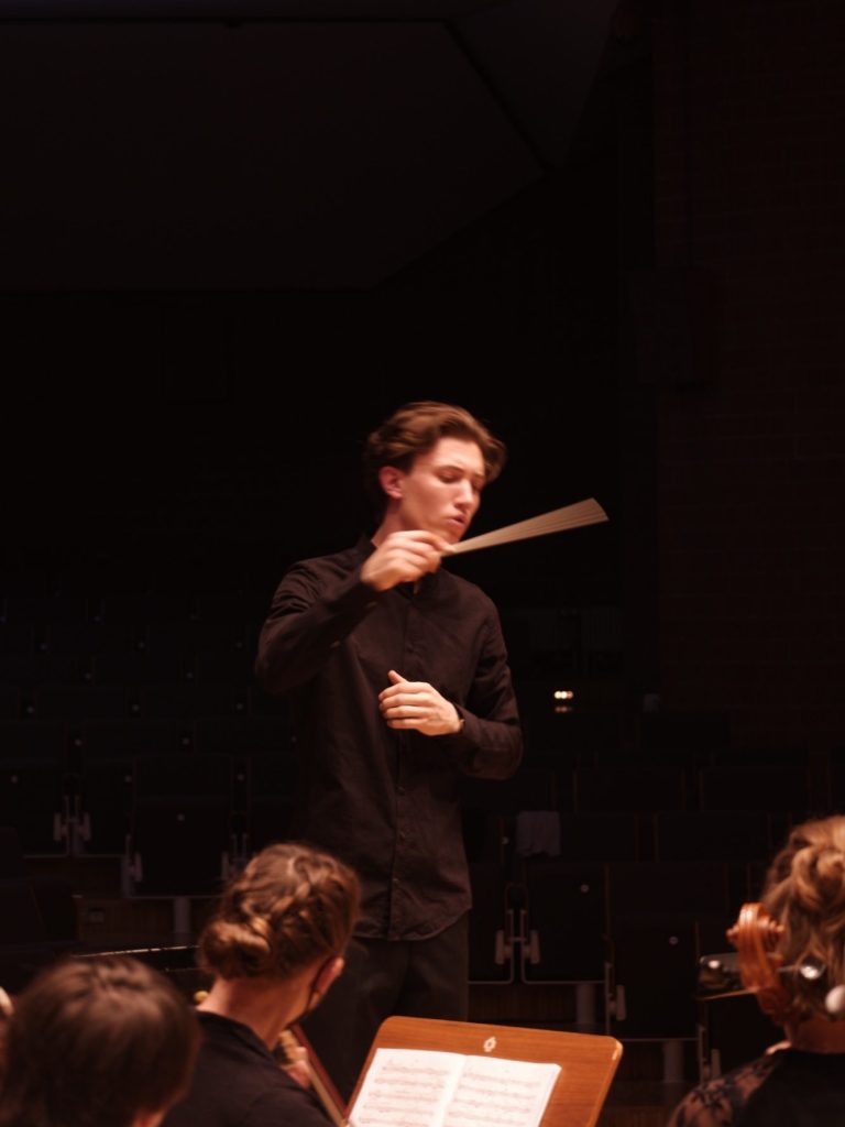 Konzertankündigung KHG Orchester Freiburg unter der Leitung von Leonhard Kreutzmann mit Werken von Rachmaninow und Rott. Januar 2025.